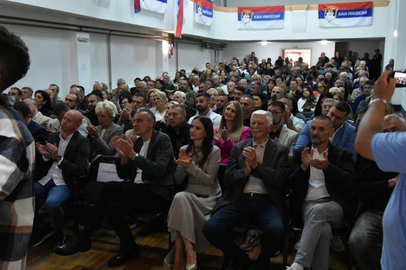 Андреа Перић